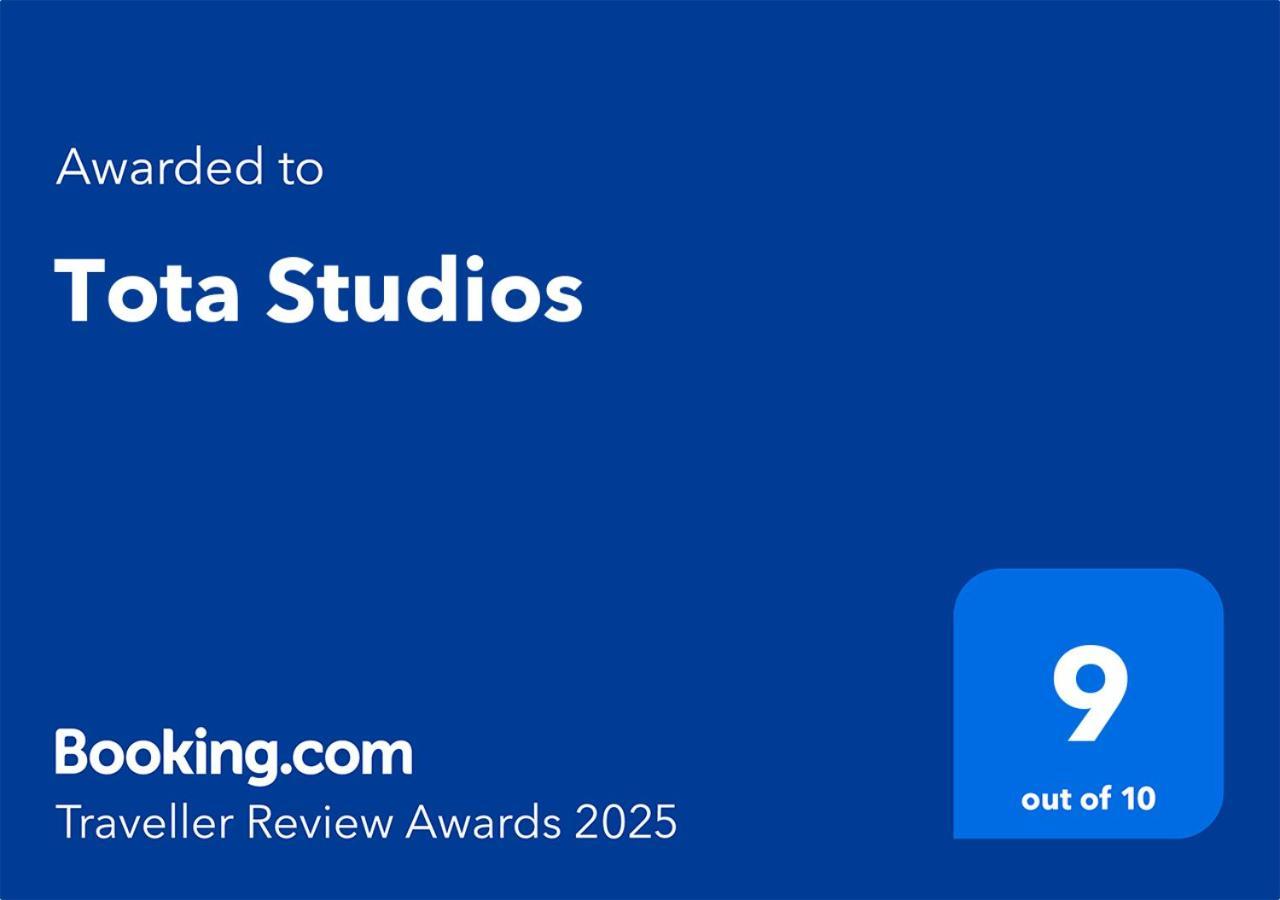 Tota Studios Tsilivi  Luaran gambar